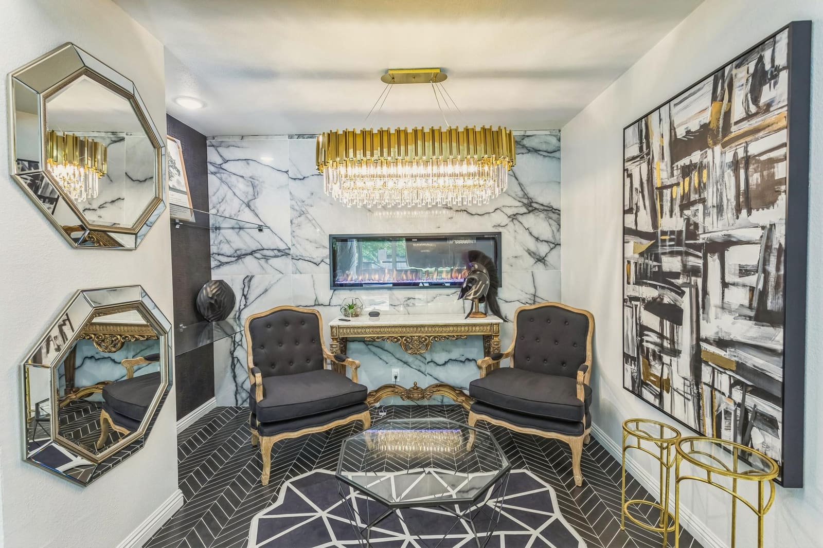 Executive Plaza sitting room